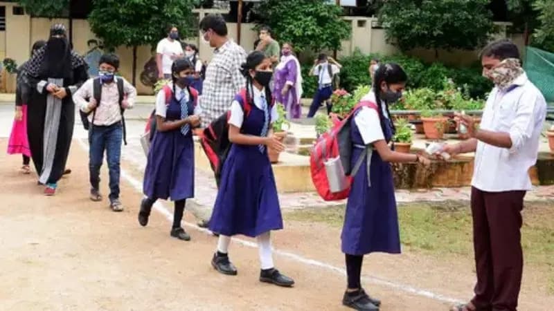 ಜ್ವರ, ಕೆಮ್ಮು, ನೆಗಡಿ ಲಕ್ಷಣ ಇರೋ ಮಕ್ಕಳು ಶಾಲೆಗೆ ಹೋಗೋದು ಬೇಡ: ಶಾಲೆಗಳಿಗೆ ಸರ್ಕಾರ&nbsp;ಗೈಡ್‌ಲೈನ್ಸ್‌