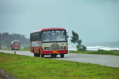 Kundapur: Police and 24&#215;7 Helpline Ambulance Team Rescue Two Mentally Distressed Individuals from National&nbsp;Highway