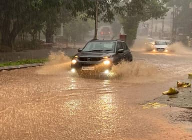 ಉಡುಪಿ: ರೆಡ್ ಅಲರ್ಟ್, ಗಾಳಿಯೊಂದಿಗೆ ಭಾರೀ ಮಳೆ; ಎತ್ತರದ ಅಲೆಗಳ&nbsp;ಎಚ್ಚರಿಕೆ