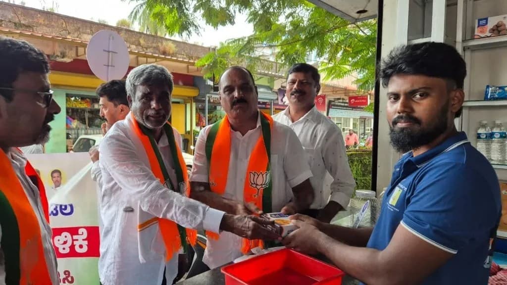 ಕುಂದಾಪುರ: ಜಿಎಸ್‌ಟಿ ತೆರಿಗೆ ಇಳಿಕೆಗೆ ಬಿಜೆಪಿ ಸಂಭ್ರಮಾಚರಣೆ; ಬಡವರಿಗೆ, ಮಧ್ಯಮ ವರ್ಗಕ್ಕೆ ದೊಡ್ಡ ನೆರವು ಎಂದ ಕೋಟ&nbsp;ಶ್ರೀನಿವಾಸ್