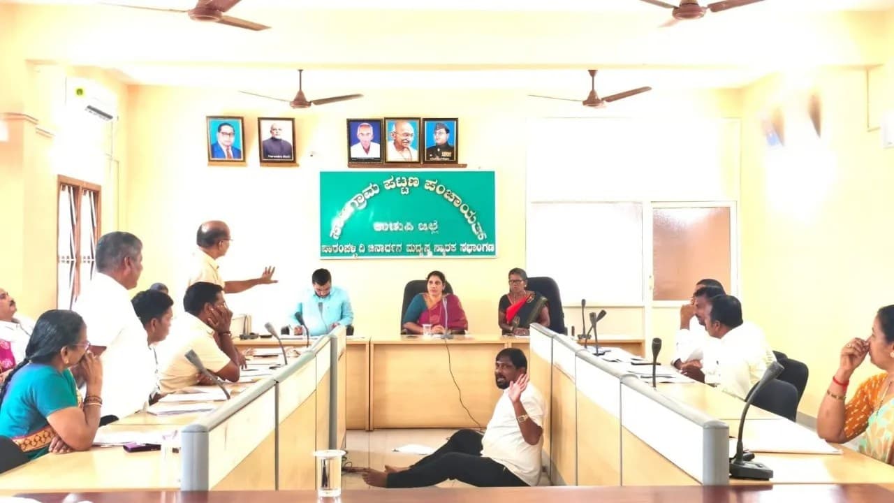 ಸಾಲಿಗ್ರಾಮ: ಪಟ್ಟಣ ಪಂಚಾಯತ್ ಸಭೆಯಲ್ಲಿ ಗಲಾಟೆ; ವಿಪಕ್ಷ ನಾಯಕ ಶ್ರೀನಿವಾಸ ಅಮೀನ್&nbsp;ಧರಣಿ