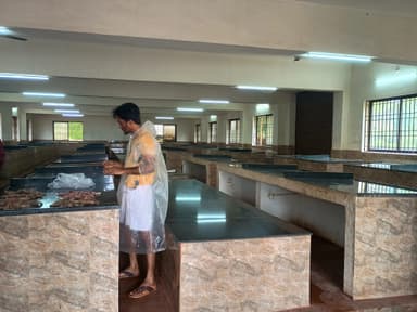 ಭಟ್ಕಳ: ಹೊಸ ಹೈ-ಟೆಕ್ ಮೀನು ಮಾರುಕಟ್ಟೆ ಪ್ರಾರಂಭವಾದರೂ ಮೊದಲ ದಿನ ಖಾಲಿ&nbsp;ಸ್ಟಾಲ್‌ಗಳು