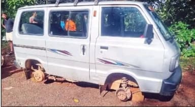 Honnavar: Theft of All Four Tyres from Maruti Omni Vehicle