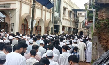 Bhatkal Bids Tearful Farewell to ‘Yaseen Sir’ with Prayers at Historic Mosques