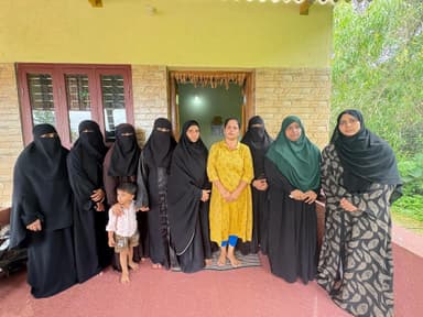 ಪುತ್ತೂರು: ಲವ್ ಸೆಕ್ಸ್ ದೋಖಾ ಪ್ರಕರಣದ ಸಂತ್ರಸ್ತೆಯ ಮನೆಗೆ ಭೇಟಿ ನೀಡಿದ ಎಸ್ ಡಿಪಿಐ ಹಾಗೂ ವಿಮೆನ್ ಇಂಡಿಯಾ ಮೂವ್ ಮೆಂಟ್ ನಿಯೋಗ