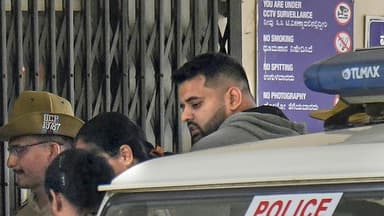 ಅತ್ಯಾಚಾರ ಪ್ರಕರಣ: ಮಾಜಿ ಸಂಸದ ಪ್ರಜ್ವಲ್ ರೇವಣ್ಣಗೆ ಜೀವಾವಧಿ ಶಿಕ್ಷೆ